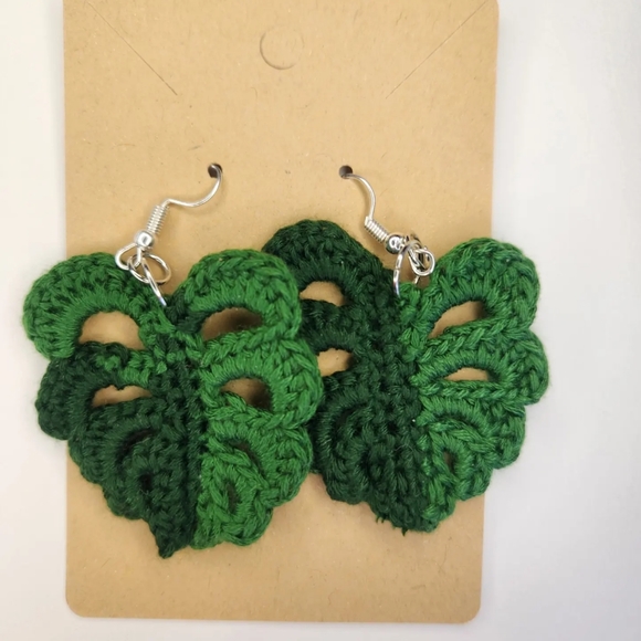 Crochet Monstera earrings - Picture 3 of 3